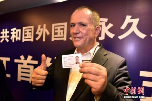 绿卡和国籍:获得绿卡等不等于拥有双国籍？