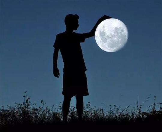 ps如何做月球表面效果，一张照片上的多个月亮是如何拍的