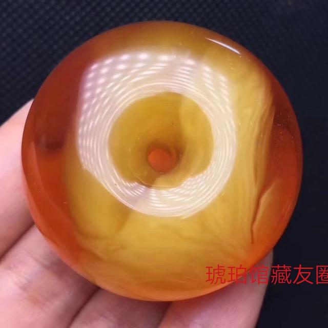 最适合女士戴的8种吊坠,女性带什么样的蜜蜡吊坠好？