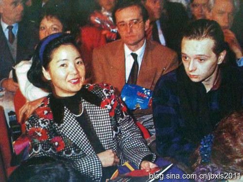 邓丽君简历个人资料简介:感觉邓丽君好像没什么高音，为什么她的声音流传这么广