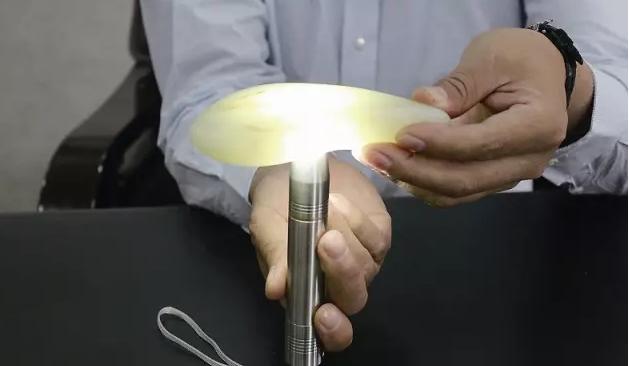 用手电筒怎么看玉的真假,怎么用手电筒的光辨别真假翡翠？