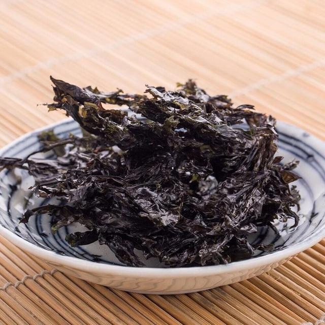 主要产于我国沿海地区,主要位于我国江苏省,江苏省一省的紫菜产销量就