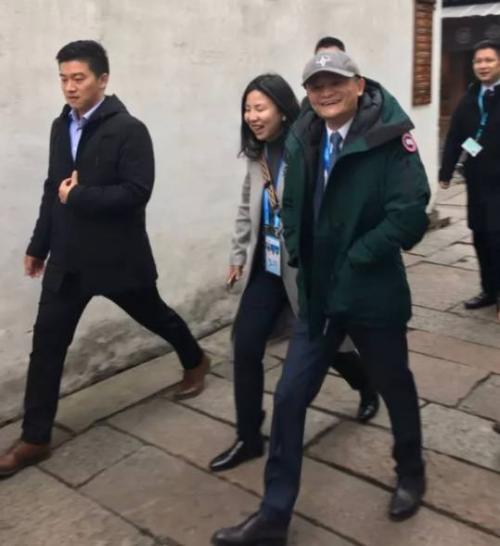 丁磊老婆:1200亿身家的丁磊谈幸福，称钱只起到5%的作用，你怎么看？