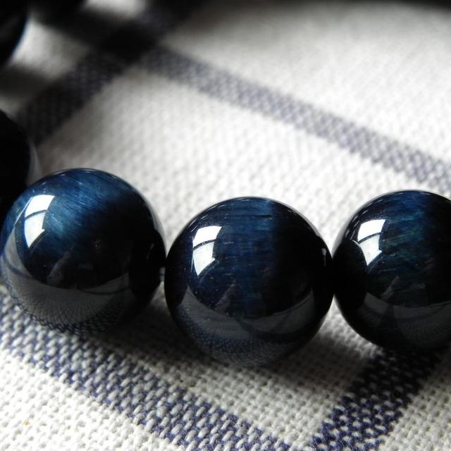 佩戴红宝石有什么好处,佩戴蓝虎眼石和红虎眼石有什么好处？