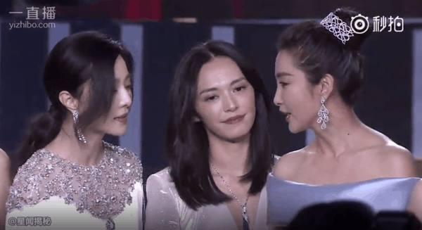 张韶涵的图片:2017芭莎慈善夜为什么张韶涵突然成了热点发什么什么事