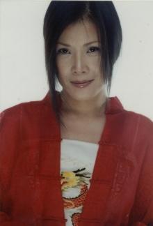 萨顶顶原名:大陆女歌手，你比较喜欢谁