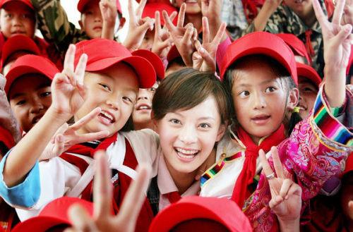 明星孙俪资助了一个人10多年这个人上了大学后孙俪不捐助了他网骂孙俪