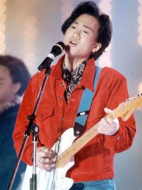 那英的老公是谁图片:不吹不黑，黄家驹和那英谁的地位高？