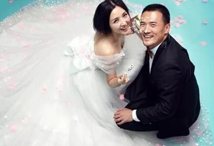 何洁第二个老公是谁:何洁泪崩谈婚姻，说自己不会再结婚，你怎么看