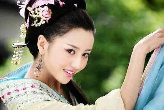 王希维素颜:来自新疆的女明星们你觉得谁最好看？