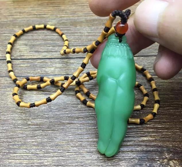 和田玉碧玉菠菜绿值不值钱,和田玉菠菜绿是最绿的吗？