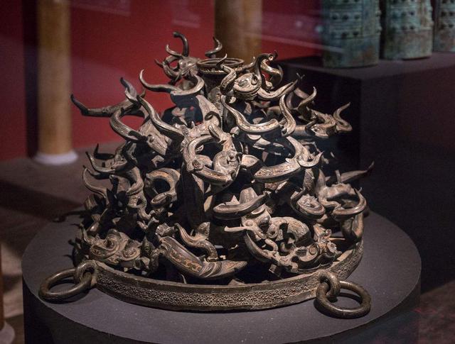 曾侯乙的嘴里为什么含了那么多的小动物？这些小动物是干什么用的？插图37