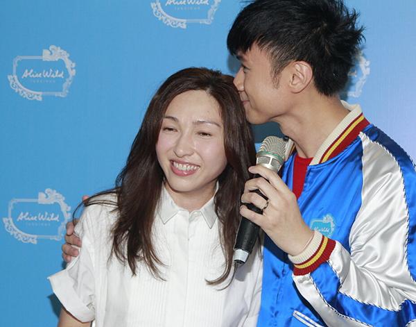 周润发的老婆是谁:容貌差异巨大，却恩爱无绯闻的明星夫妻都有谁？