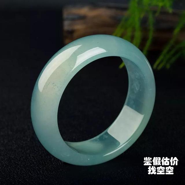 5万翡翠手镯图片及价格,5万元和5千元的翡翠手镯差距在哪里？