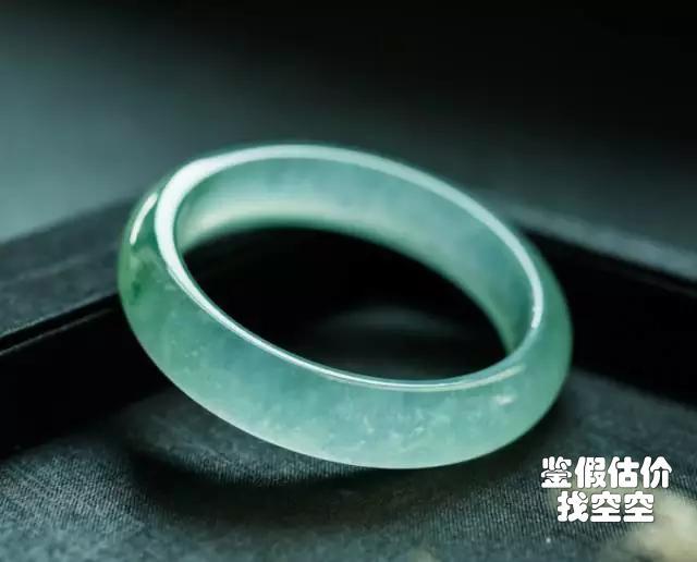 5万翡翠手镯图片及价格,5万元和5千元的翡翠手镯差距在哪里？