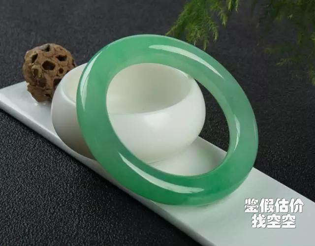 5万翡翠手镯图片及价格,5万元和5千元的翡翠手镯差距在哪里？