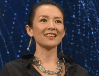 章子怡沙滩门:你认为章子怡有资格坐在评委师上吗？