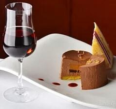 巧克力配红酒，巧克力和葡萄酒的搭配向来比较困难，怎样才能搭配满足挑剔的味蕾