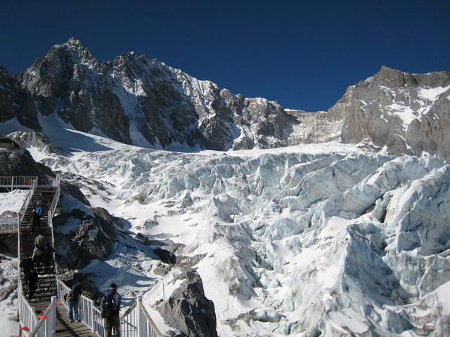 玉龙雪山在哪里，玉龙雪山在哪