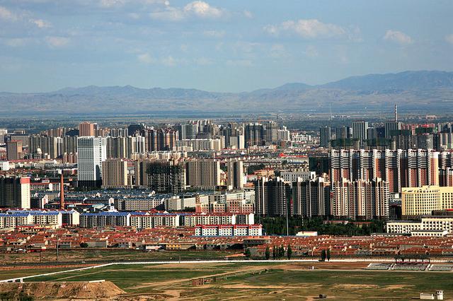 蒙古首都乌兰巴托的意思是:乌兰巴托和呼和浩特，哪个更强大？