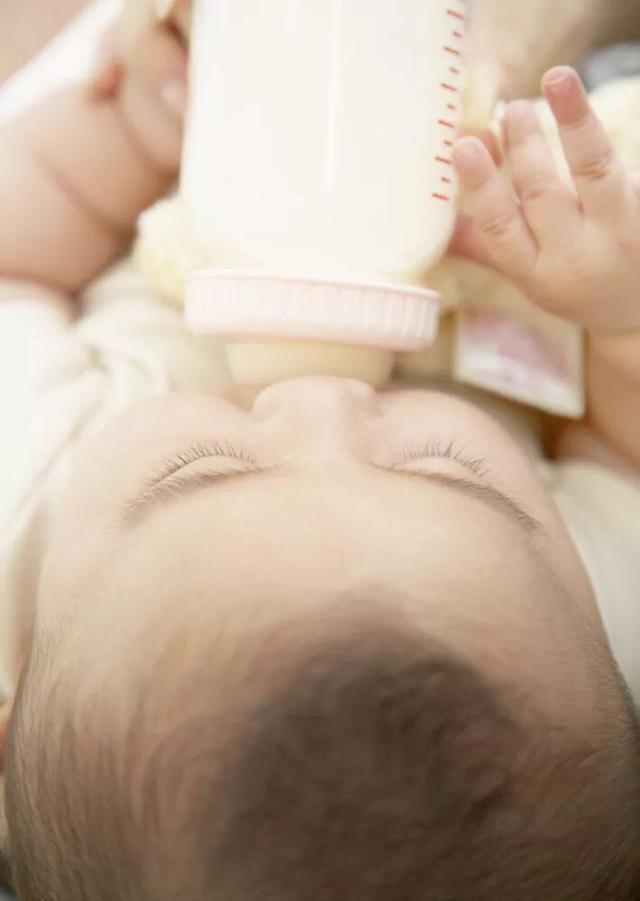 给新生儿换奶粉有什么利弊，母婴店要孩子出生证明换奶粉，有什么危害
