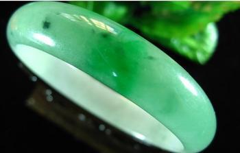 怎样鉴别翡翠的真假一杯水,市面上的翡翠水太深，要怎么辨别？