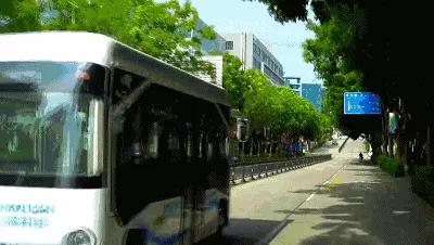 邵阳新能源公交车，智能驾驶公交车来了，你觉得无人驾驶还会远吗？