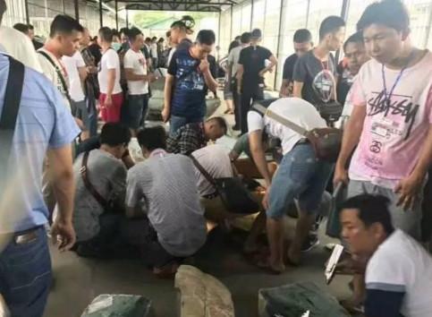 想做翡翠生意需要准备什么,想开一个文玩翡翠店，需要考虑哪些问题？