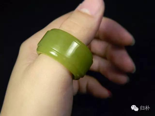 玉中带黄好不好,和田玉中黄口料和黄玉有什么区别？