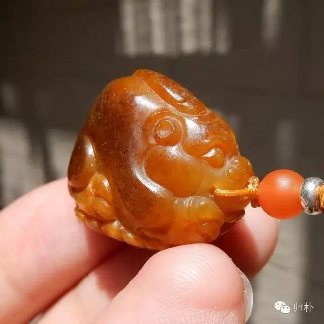 玉中带黄好不好,和田玉中黄口料和黄玉有什么区别？