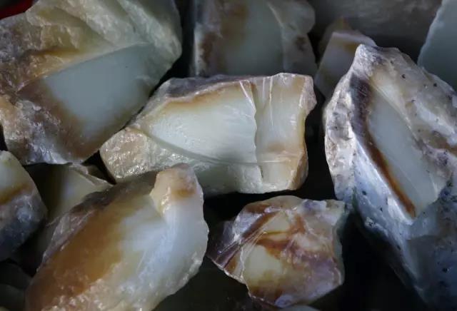 糖玉的特点和鉴定方法,怎样鉴定和田玉中的糖玉？