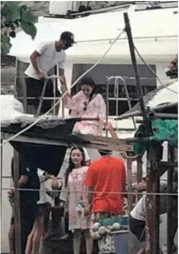 李小璐闺蜜:李小璐又有新闺蜜啦，还记得曾经的超级好闺蜜甘薇吗？