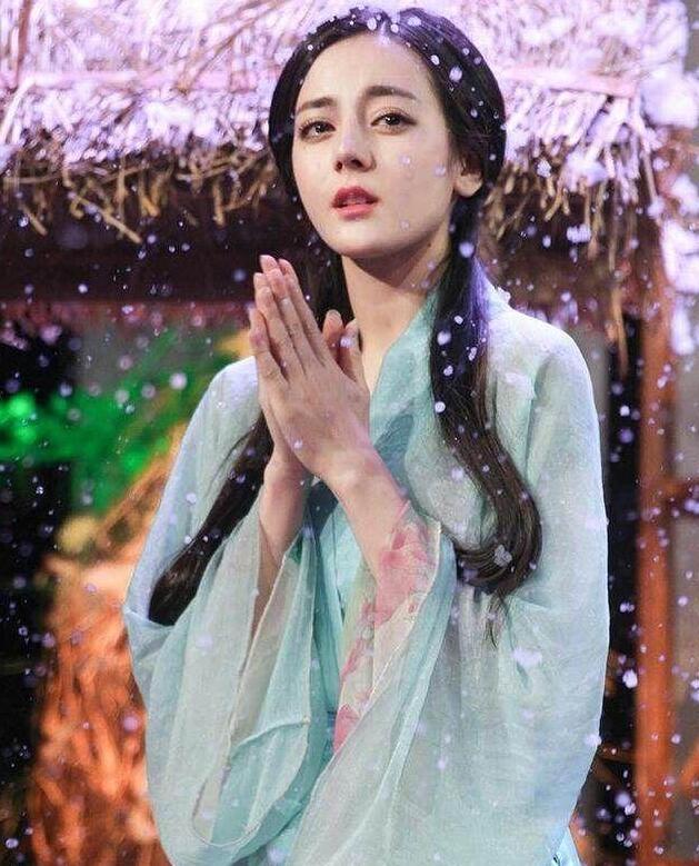 王希维素颜:来自新疆的女明星们你觉得谁最好看？