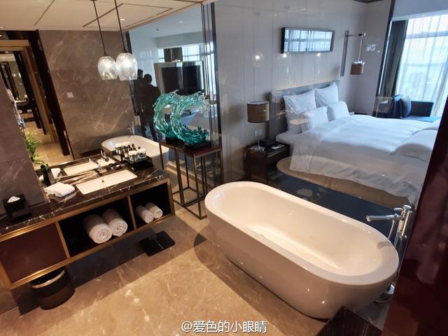 高海宁全透明装:白酒为啥不用塑料瓶装对酒的品质与口感是否有影响