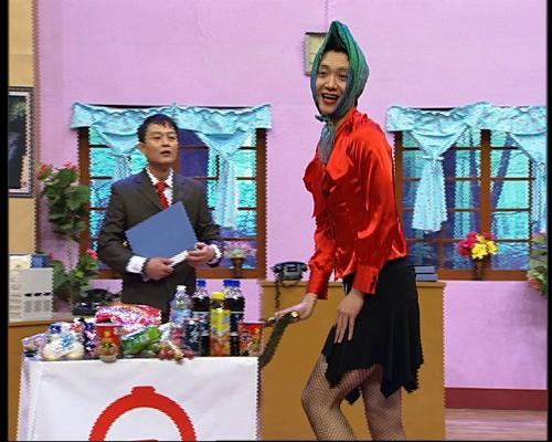 张敏健和朱倩倩:我喜欢中央七台生活567的外景主持人点点，谁有她资料？