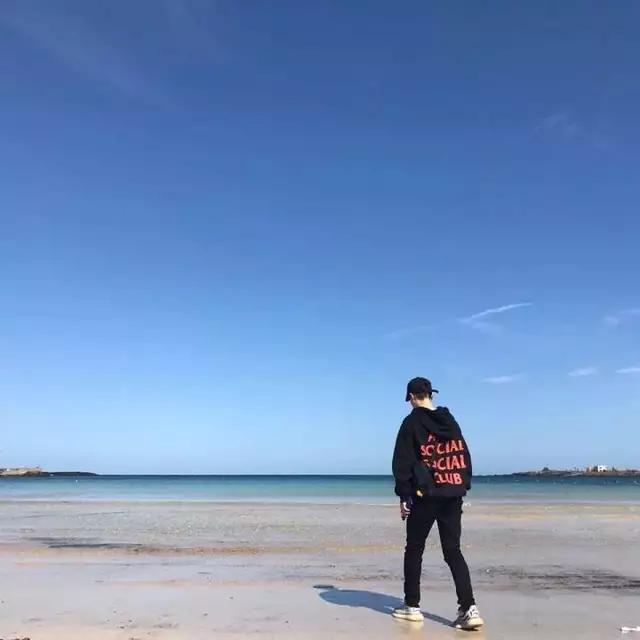 <a href=https://maguai.com/list/256-0-0.html target=_blank class=infotextkey>朋友圈</a>心情句子:有哪些句句扎心，现实露骨的<a href=https://maguai.com/list/256-0-0.html target=_blank class=infotextkey>朋友圈</a>心情<a href=https://maguai.com/list/46-0-0.html target=_blank class=infotextkey>语录</a>？