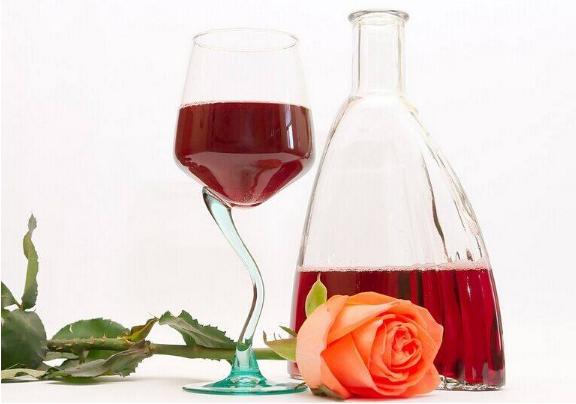 葡萄酒的功效与作用，喝葡萄酒的好处和坏处有哪些