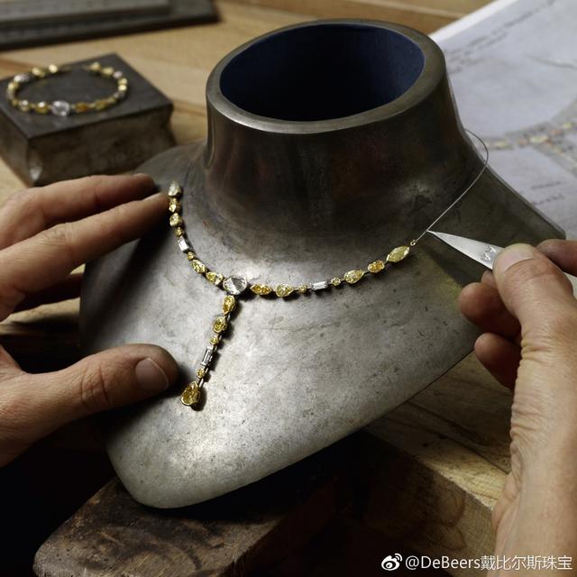 范冰冰穿龙袍:范冰冰在时尚圈的地位是怎样的？