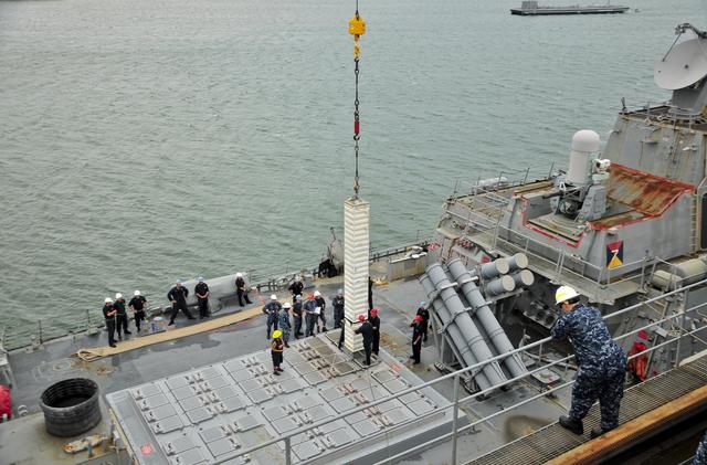 驱逐舰上面只携带几十枚导弹，战争中打光了怎么办？插图36