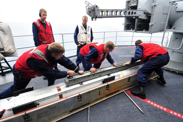 驱逐舰上面只携带几十枚导弹，战争中打光了怎么办？插图37