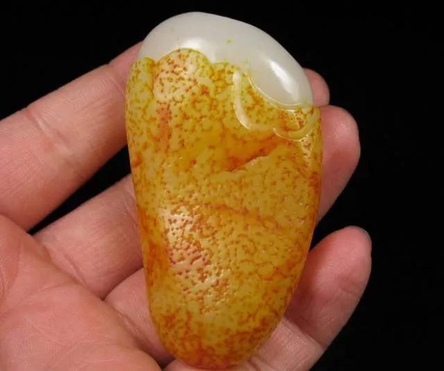 如何去掉和田玉染色皮,怎么识别和田玉籽料的皮是染色上去的？