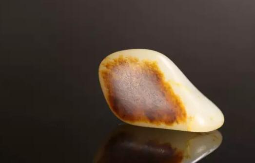 带皮籽料真假区别,怎么才能轻松鉴定籽料皮色的真假？