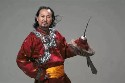 乌兰托娅简介:内蒙古都有哪些在本地比较出名的歌手？