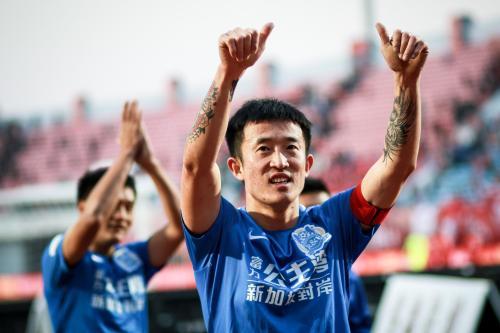 李学鹏:恒大双线作战遇挑战，李学鹏赛季提前报销，你怎么看？