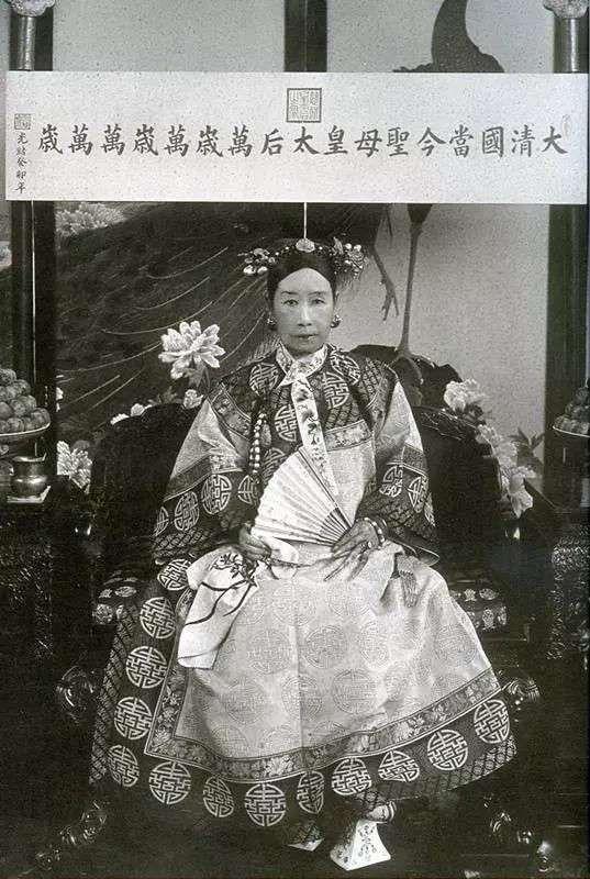 慈禧一生照相无数为什么慈安太后却没有拍过照片呢