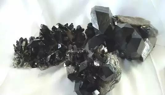 水晶里面最好的水晶种类,水晶的种类/如何区分价值多少？