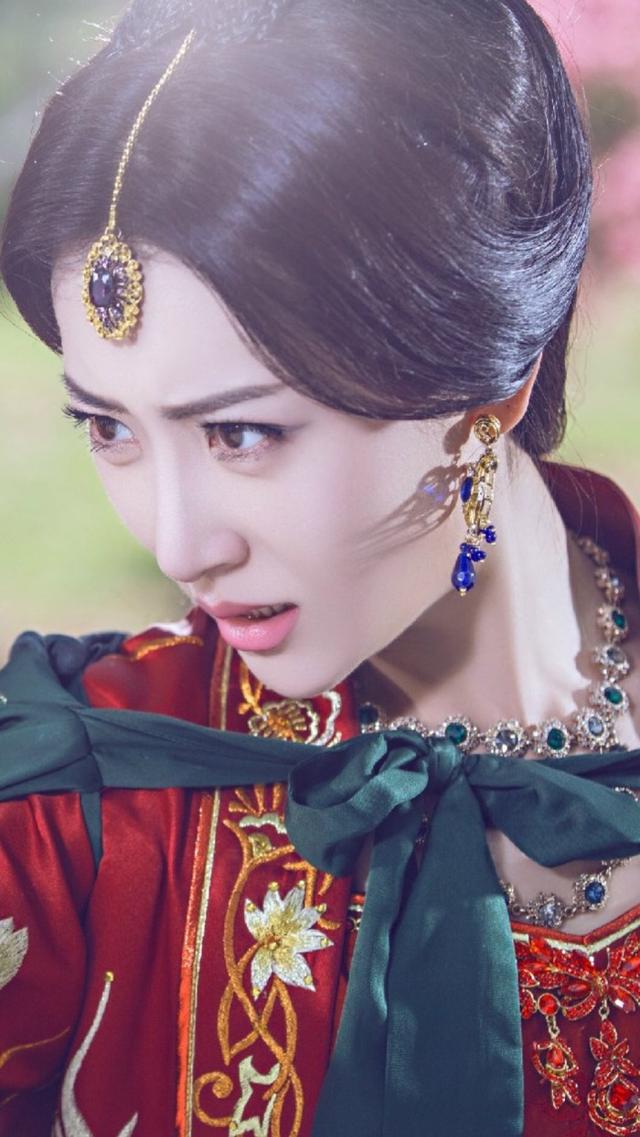 头条问答 - 如何评论王丽坤在《天泪传奇之凤凰无双》里的服饰和妆容?