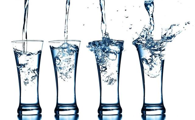 老年人每天也要喝八杯水吗，水喝多了会增加体内湿气吗