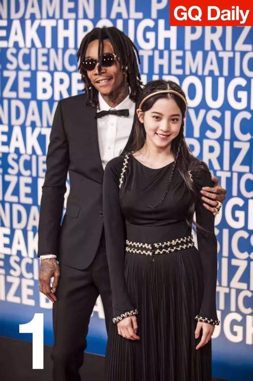 辣妈章泽天跟欧阳娜娜同框不输少女感，两人谁更美