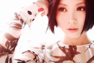 萨顶顶原名:大陆女歌手，你比较喜欢谁